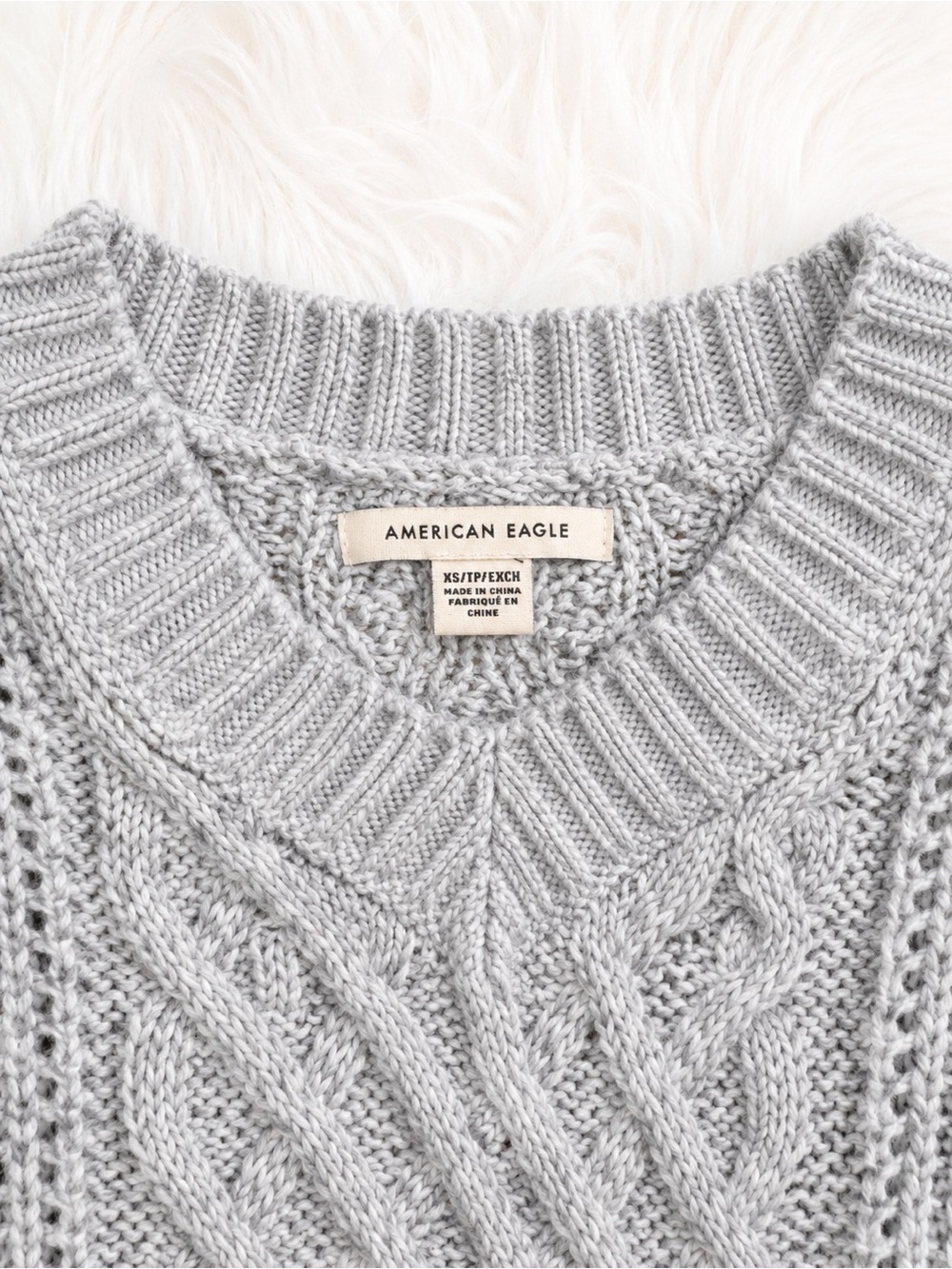 American Eagle Cable Knit Cropped Sweater XS Gray Cozy Soft Girl Fall Winter Top - Picture 2 of 3